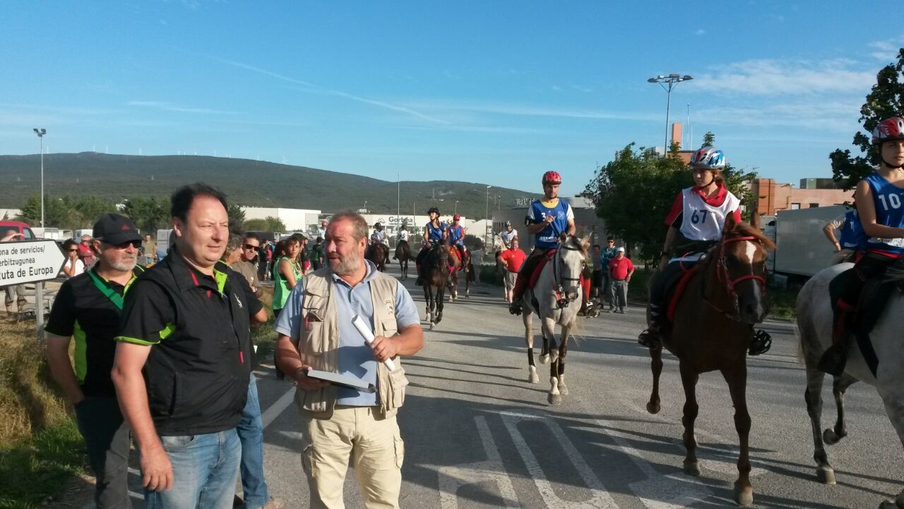 Luis Cubas Acosta jinete de la Federaci&oacute;n Navarra montando a Ere Gailur, ganador del XII Raid Internacional CEI** 120km Vitoria Ruta de Europa